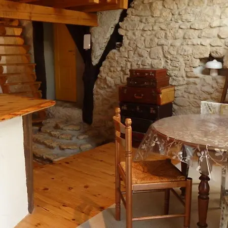 Hotel L'abri Pen'art Gondreville (Meurthe-et-Moselle)